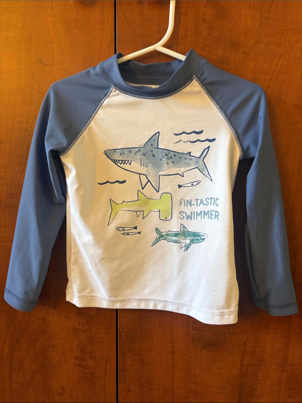 4/$20 🌱 Carter’s Long Sleeve Shark Rash Guard 2T